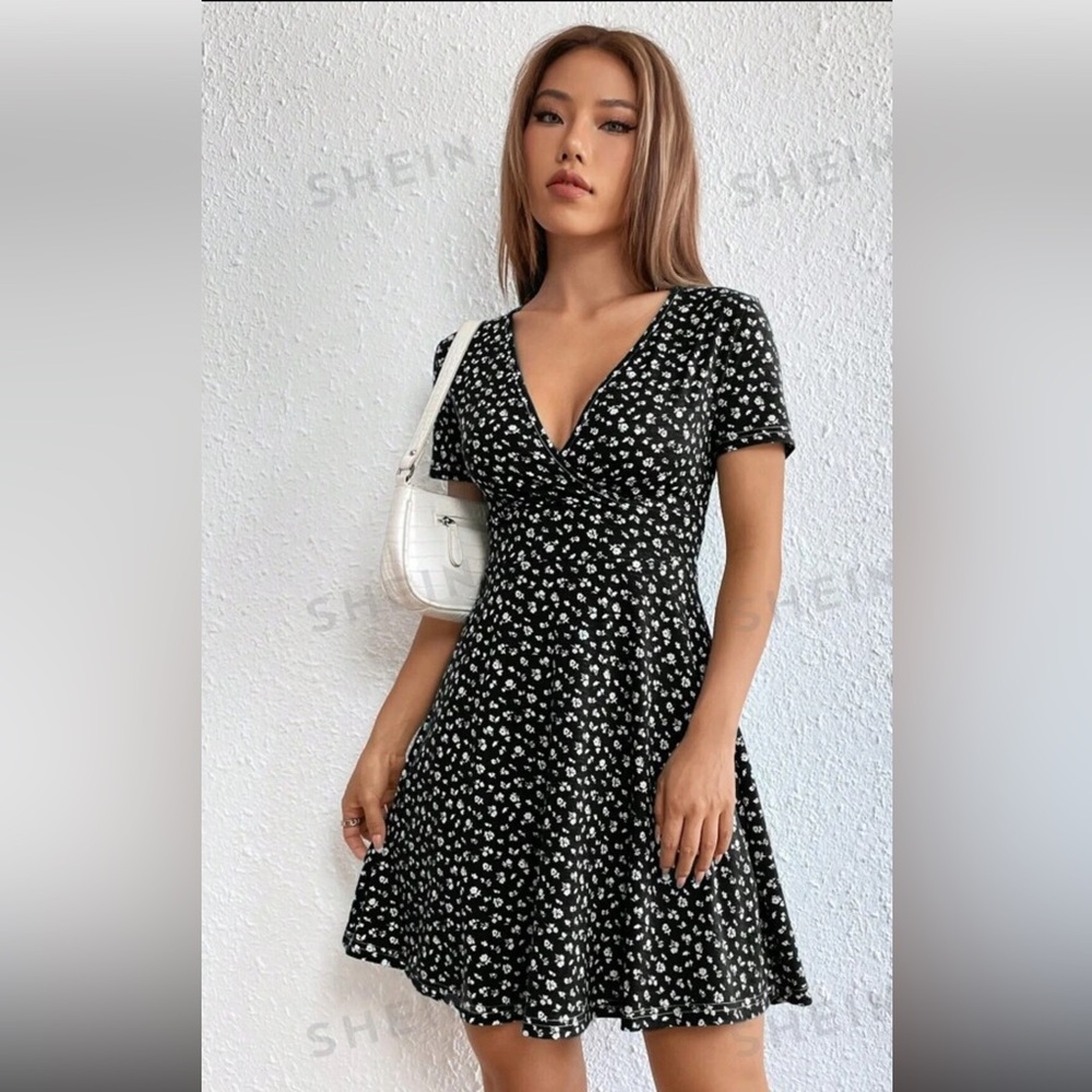 SHEIN EZwear Women Spring/Summer Floral Print V-Neck Short Sleeve Dress Size S